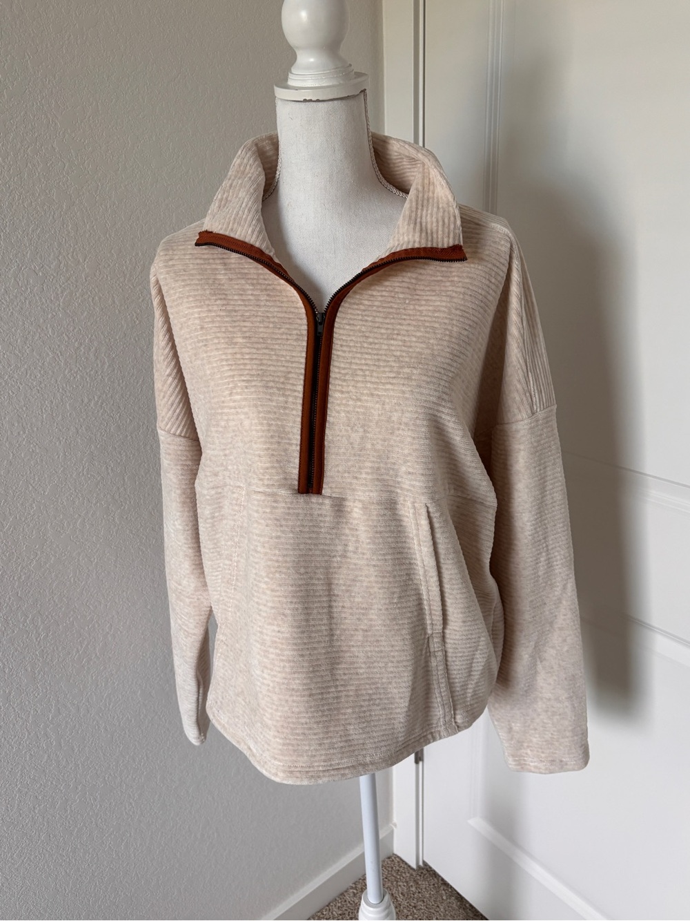 Thread & Supply Velvet Ribbed Pullover Sz Large
